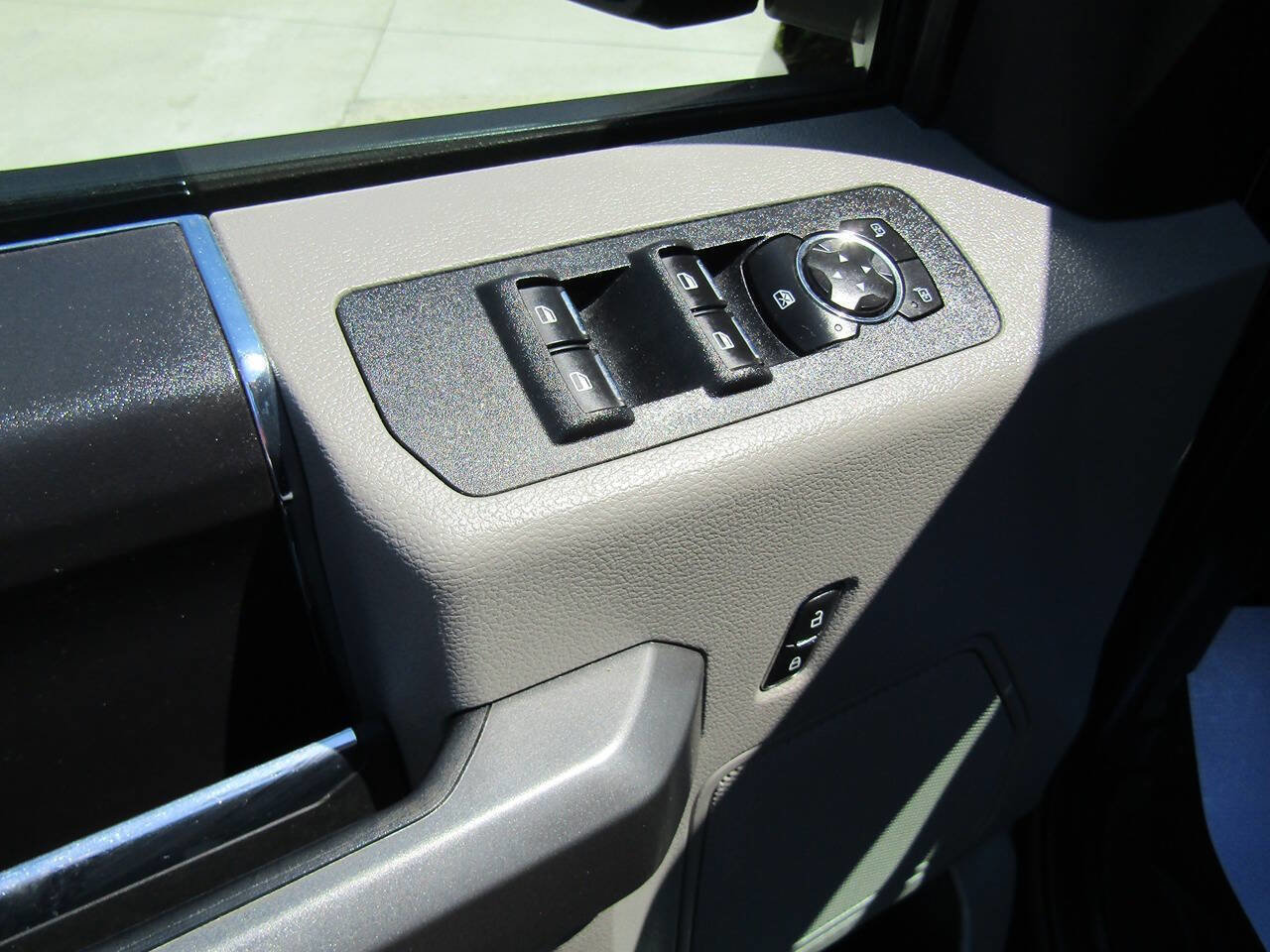 Used 2018 Ford F150 XLT AWD/4WD image 9