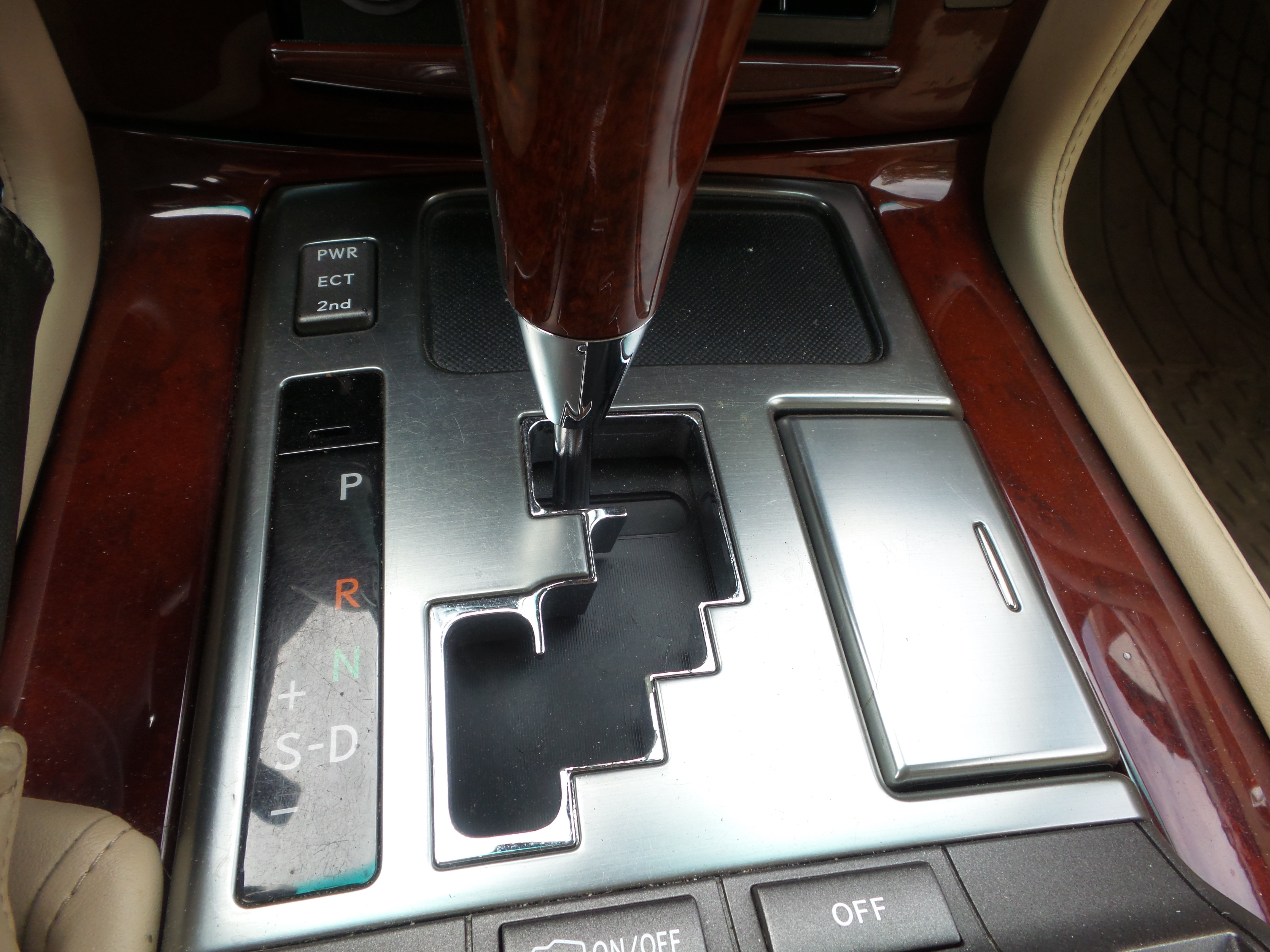 Used 2011 Lexus LX 570 4WD image 16