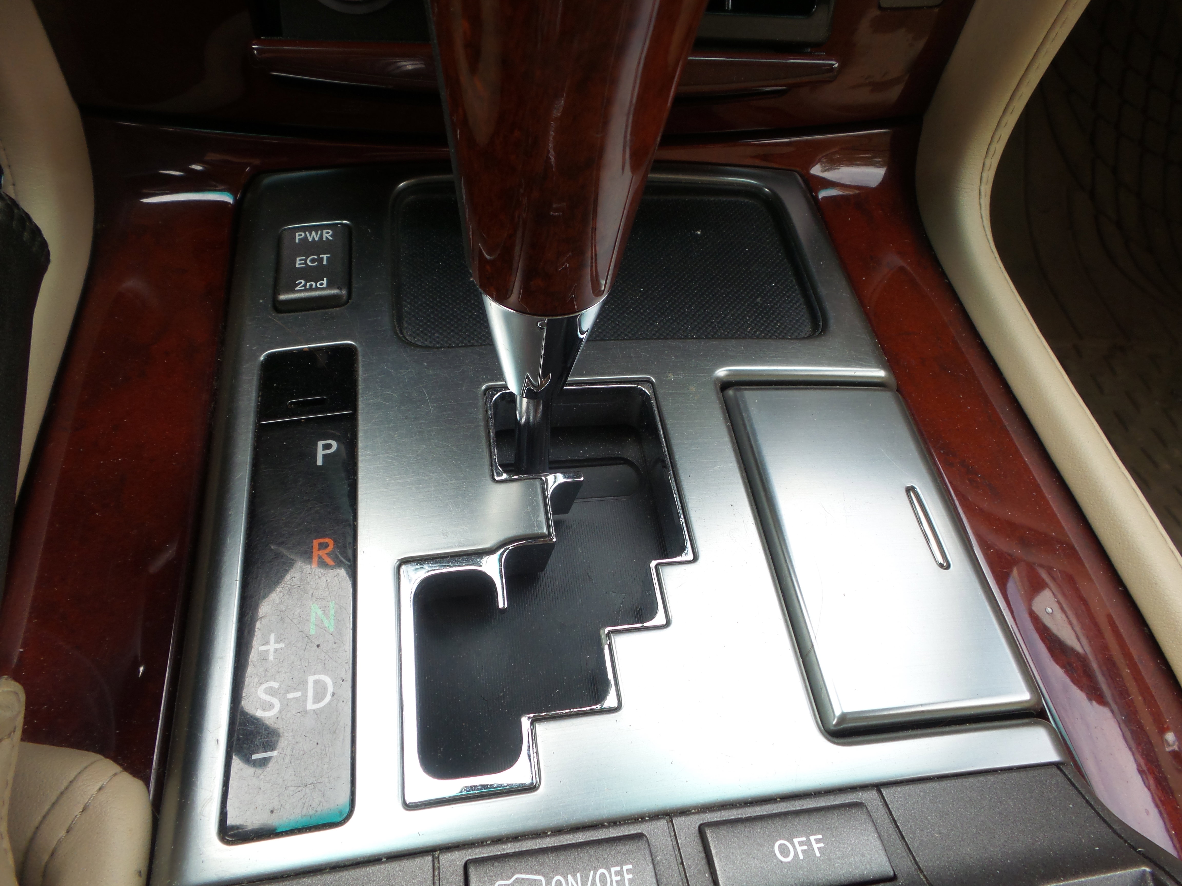 Used 2011 Lexus LX 570 4WD image 16