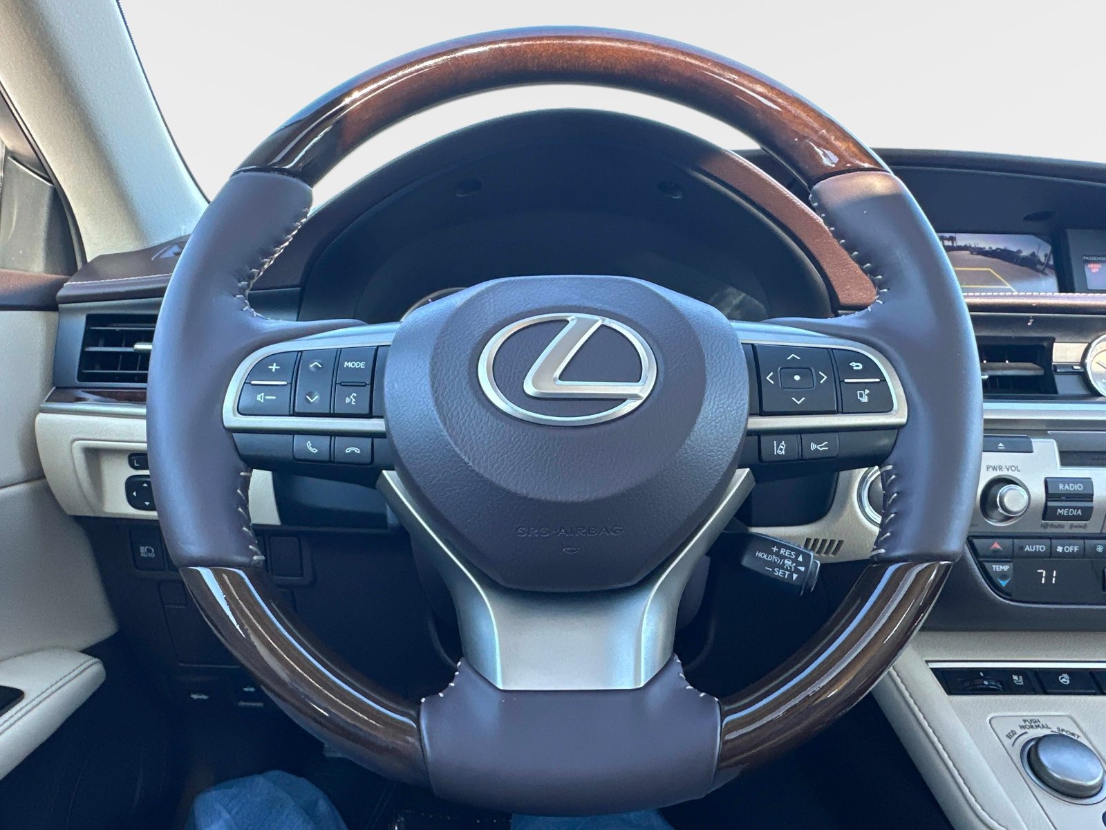 Used 2018 Lexus ES 350 w/ Luxury Package w/Wood Trim image 24
