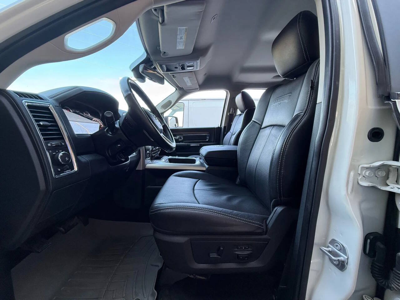 Used 2018 RAM 1500 Laramie w/ Convenience Group AWD/4WD image 11