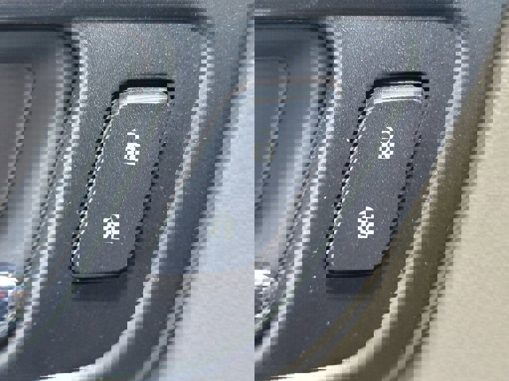 Used 2016 GMC Yukon SLT w/ Open Road Package image 32