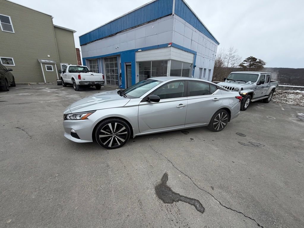 Used 2022 Nissan Altima 2.5 SR image 2