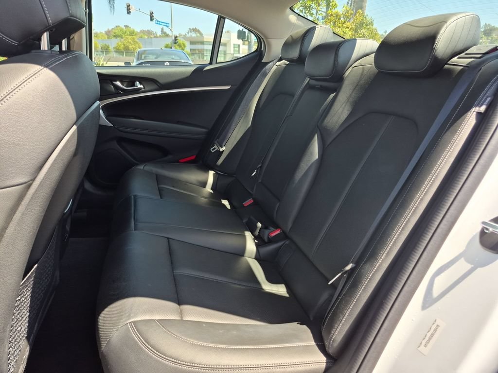 Used 2025 Genesis G70 2.5T RWD image 28
