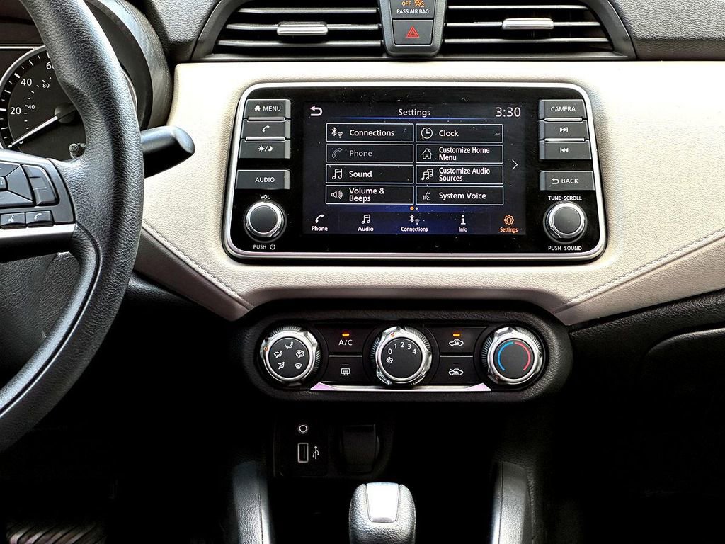 Used 2021 Nissan Versa SV image 30