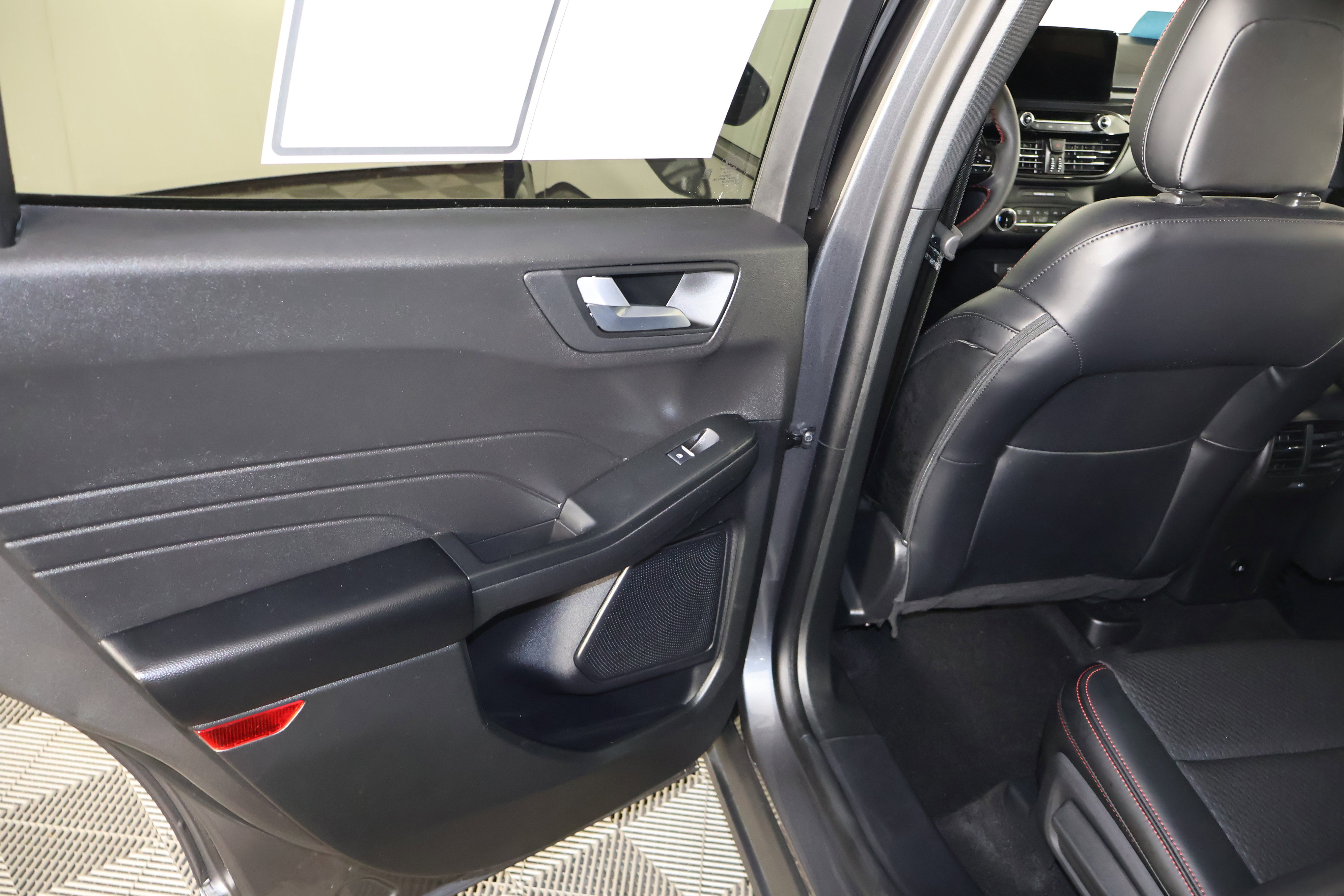 Used 2025 Ford Escape ST-Line Select image 45