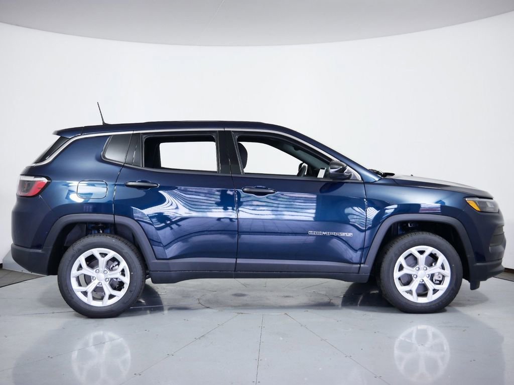 Used 2024 Jeep Compass Sport image 7