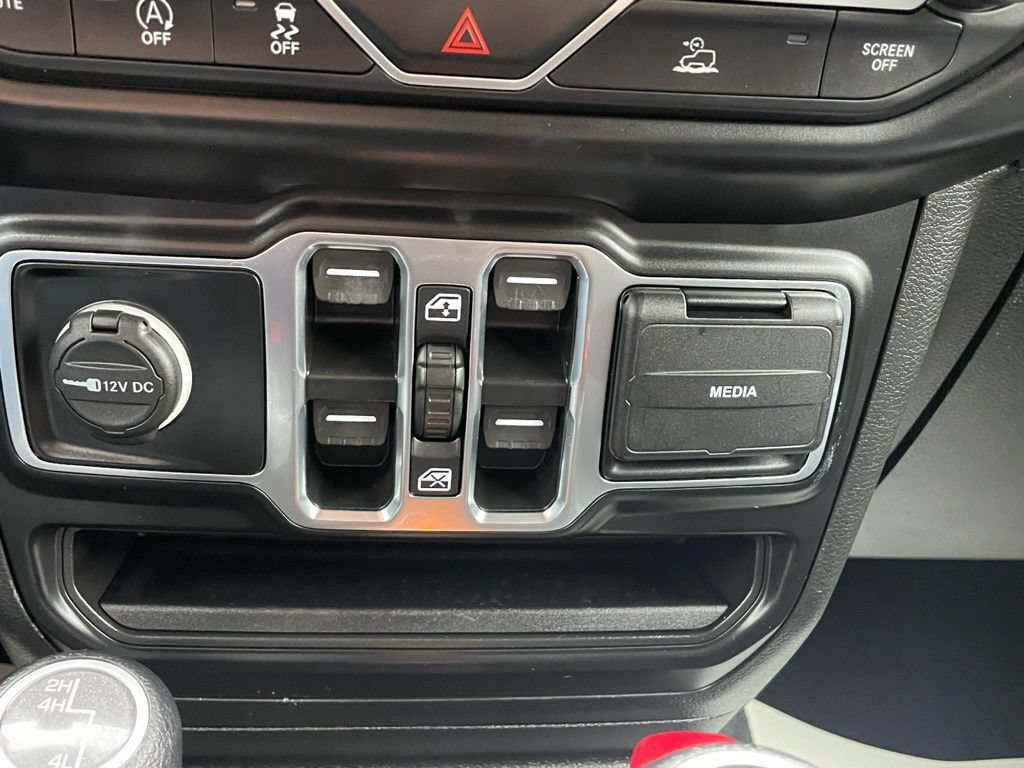 Used 2022 Jeep Wrangler Unlimited Sahara AWD/4WD image 33