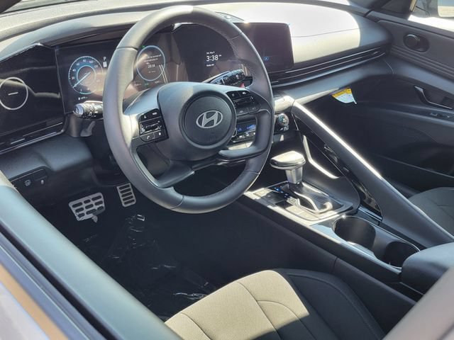 Certified 2026 Hyundai Elantra SEL w/ Cargo Package FWD image 5