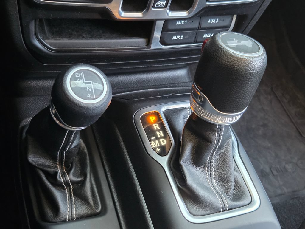 Used 2023 Jeep Wrangler Unlimited Sahara w/ LED Lighting Group AWD/4WD image 9