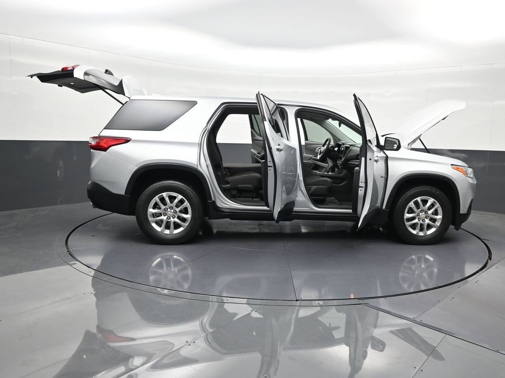 Used 2021 Chevrolet Traverse LS image 33