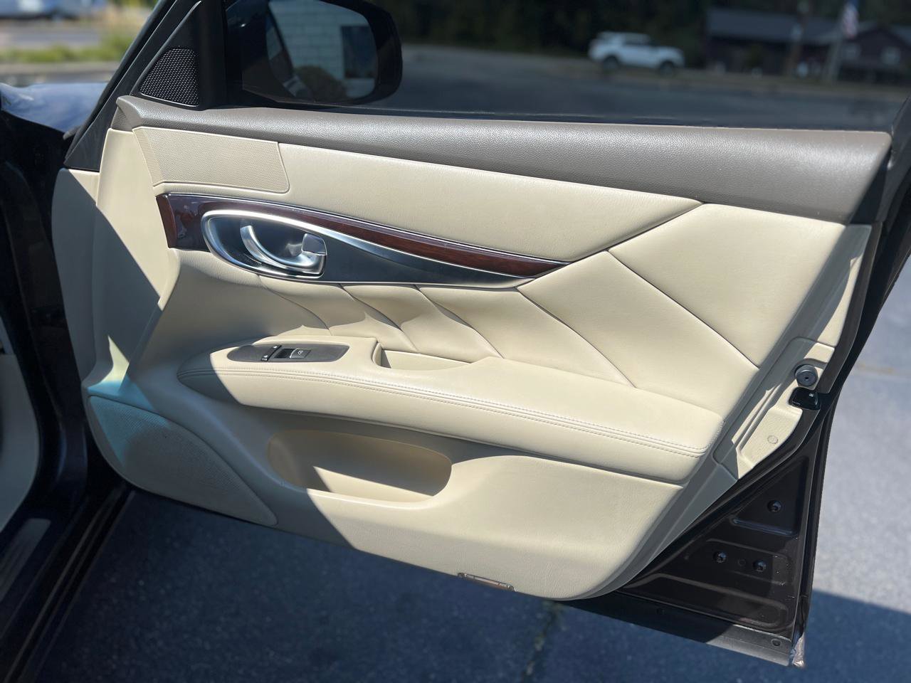 Used 2019 INFINITI Q70 Luxe RWD image 41