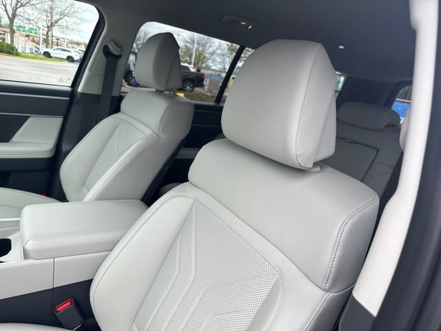 Used 2025 Hyundai Santa Fe SEL AWD/4WD image 12