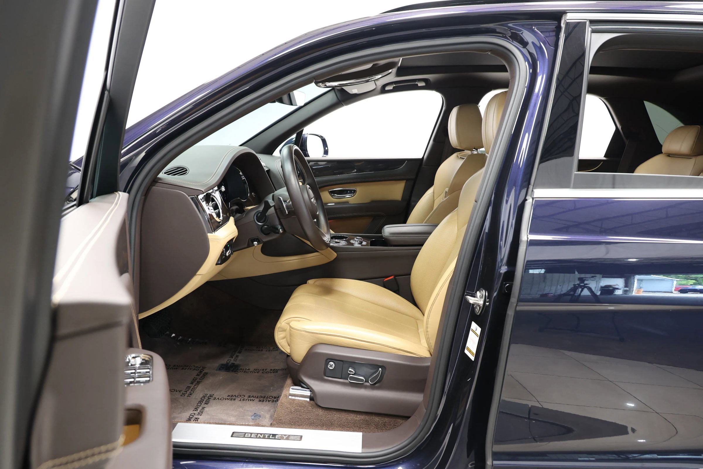 Used 2021 Bentley Bentayga AWD/4WD image 14