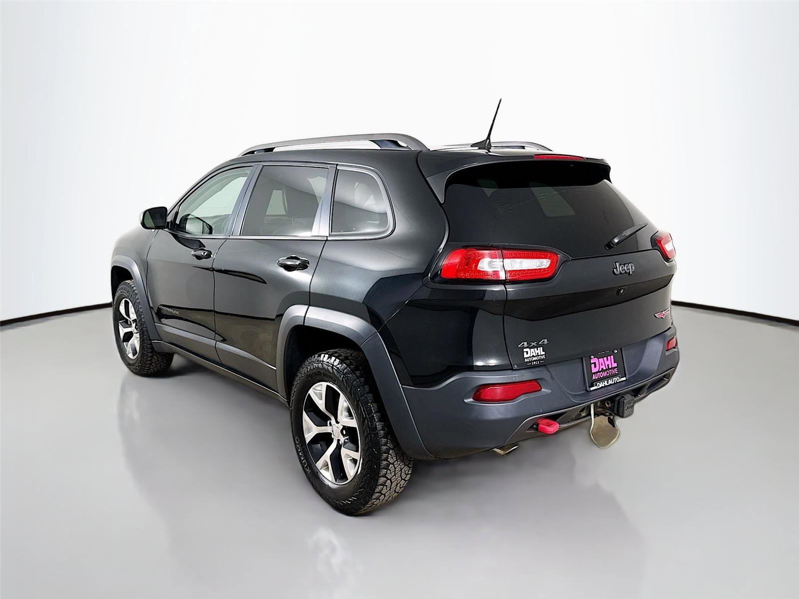 Used 2016 Jeep Cherokee Trailhawk AWD/4WD image 10