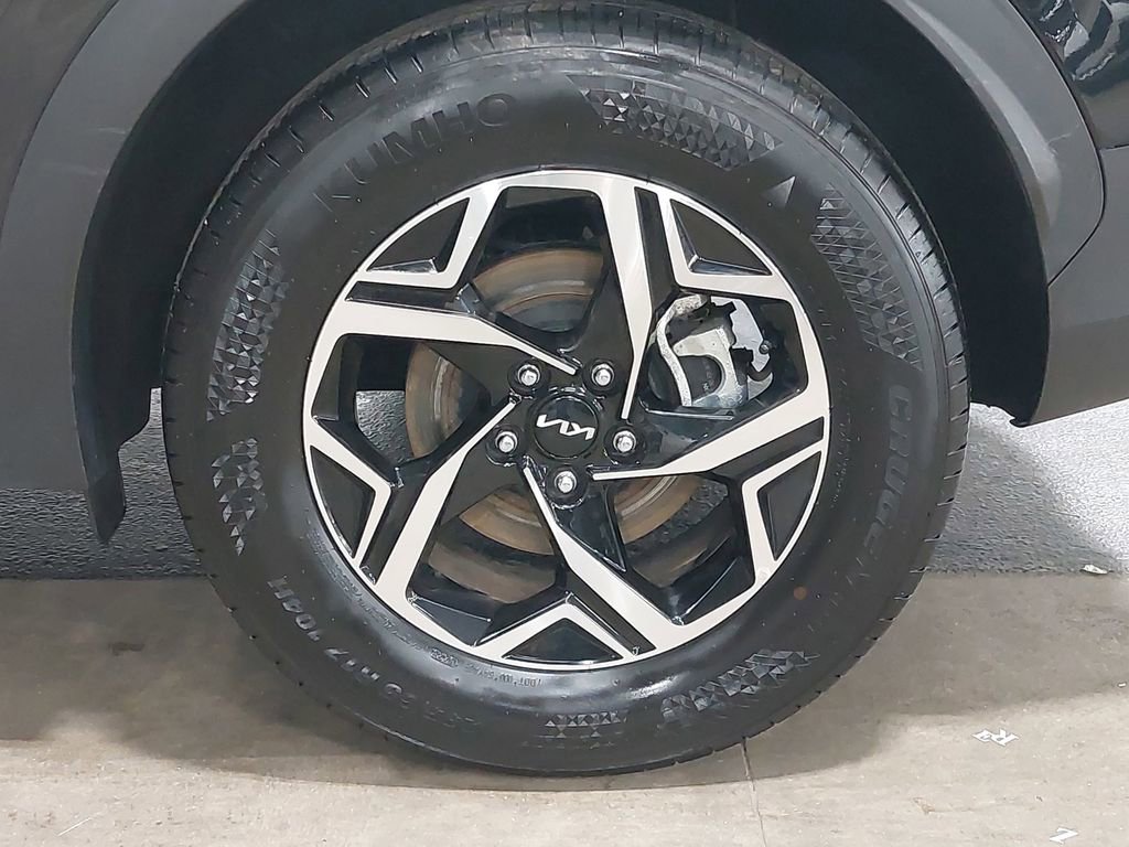 Used 2025 Kia Sportage LX image 32