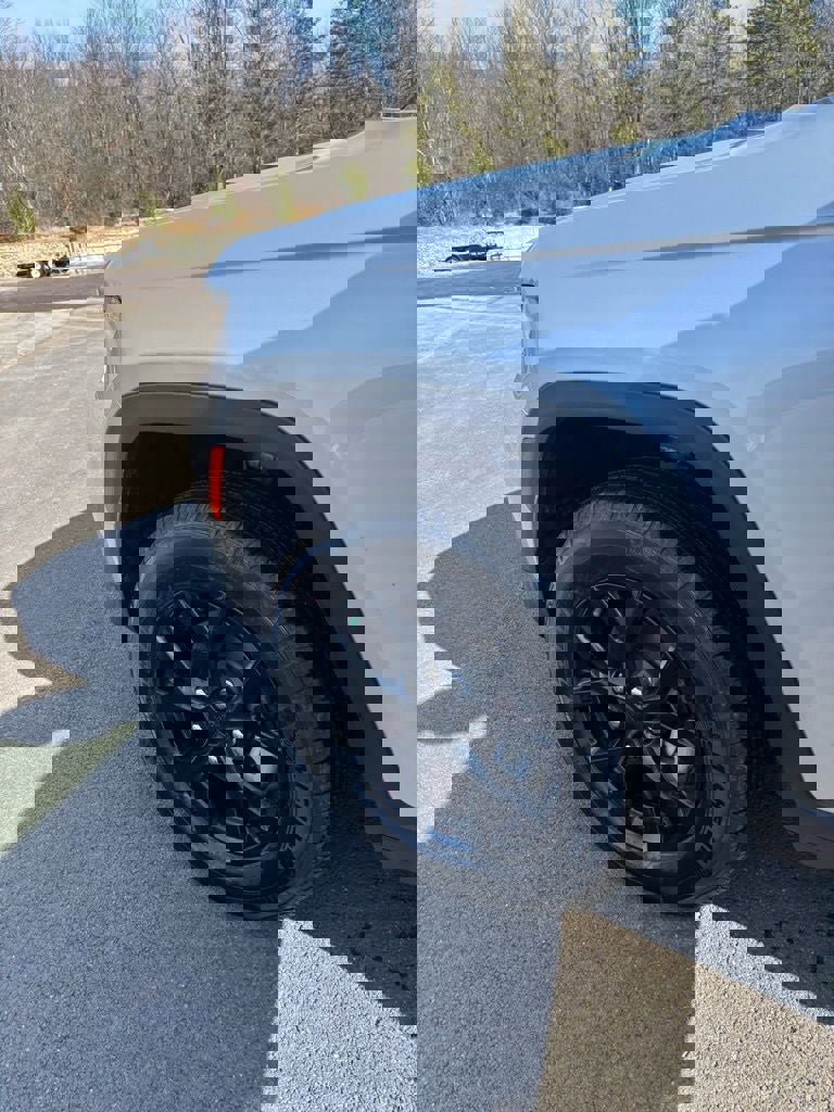 Used 2025 Jeep Grand Cherokee Altitude image 23