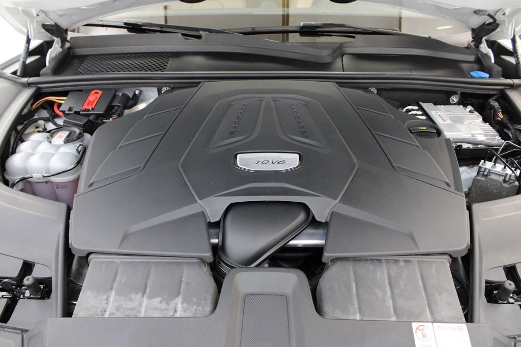 Certified 2023 Porsche Cayenne Platinum Edition image 42