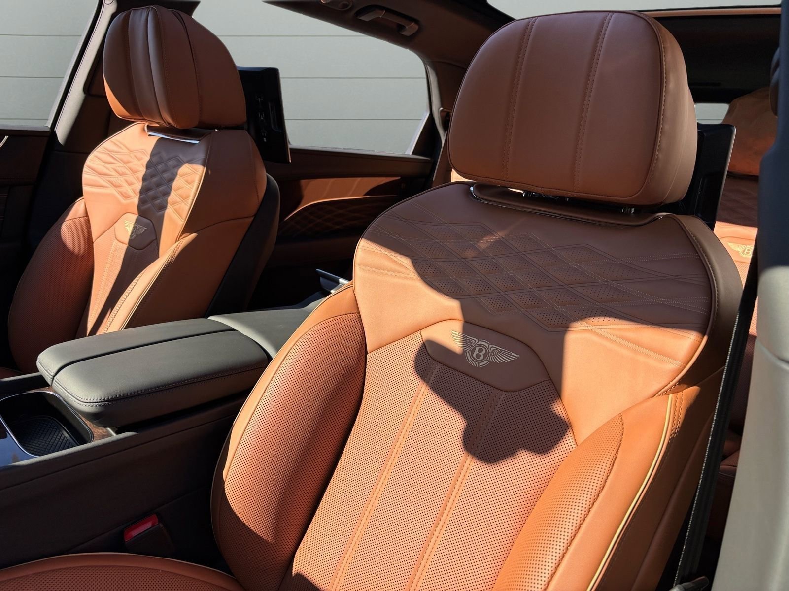 New 2025 Bentley Bentayga Extended Wheelbase image 14
