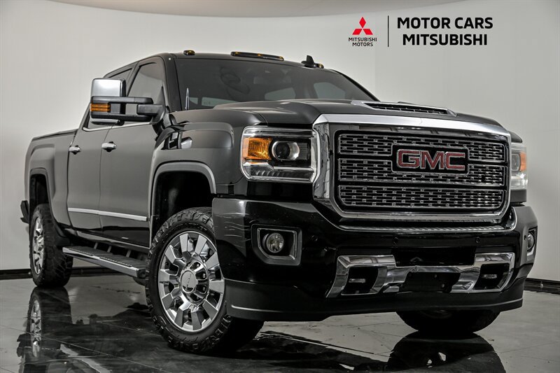 Used 2018 GMC Sierra 2500 Denali w/ Duramax Plus Package AWD/4WD image 1