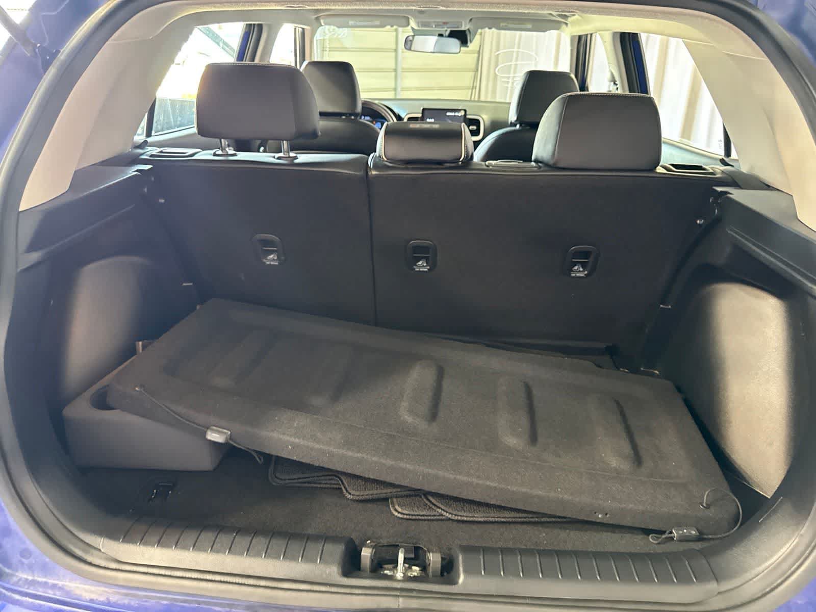 Used 2023 Hyundai Venue Limited FWD image 14