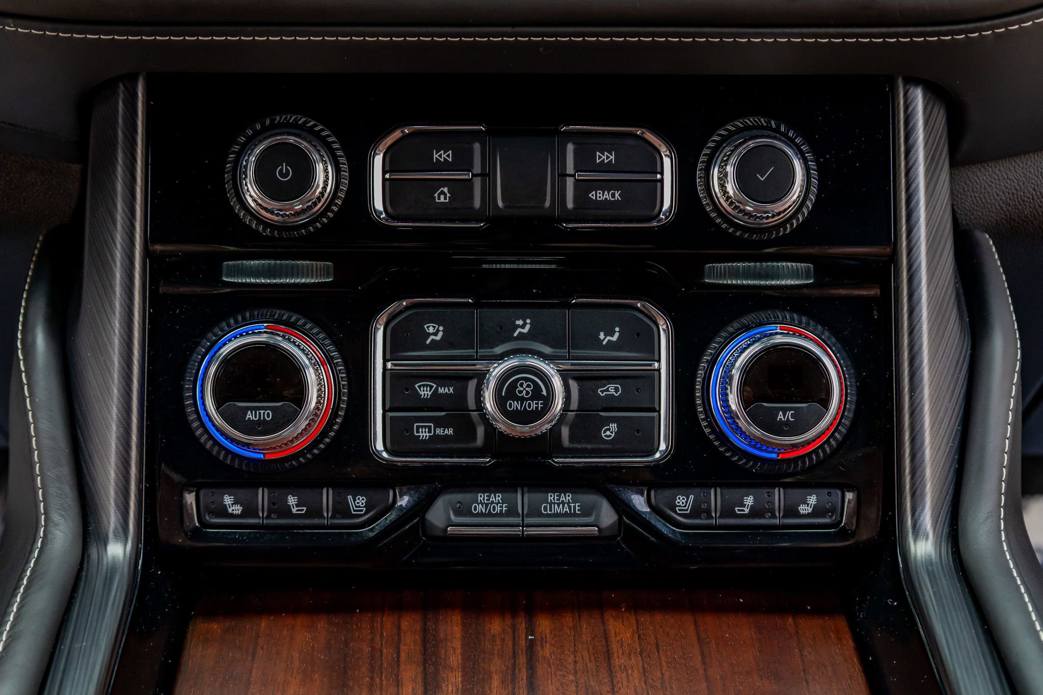 Used 2024 GMC Yukon Denali Ultimate AWD/4WD image 26