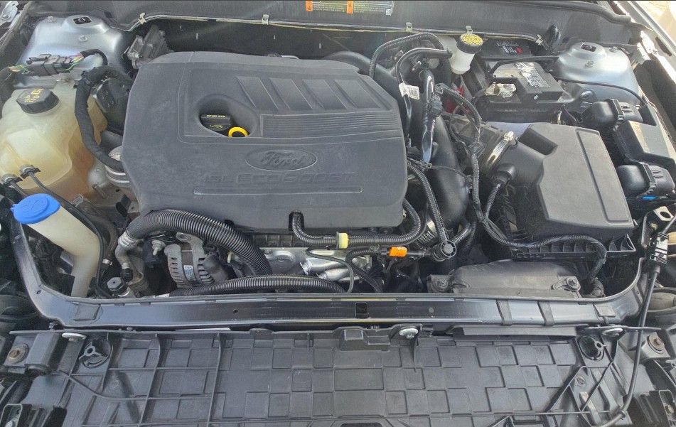 Used 2020 Ford Fusion SE image 12