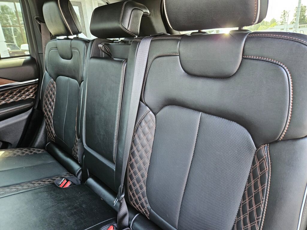 Used 2023 Jeep Grand Cherokee Summit w/ Luxury Tech Group V image 18