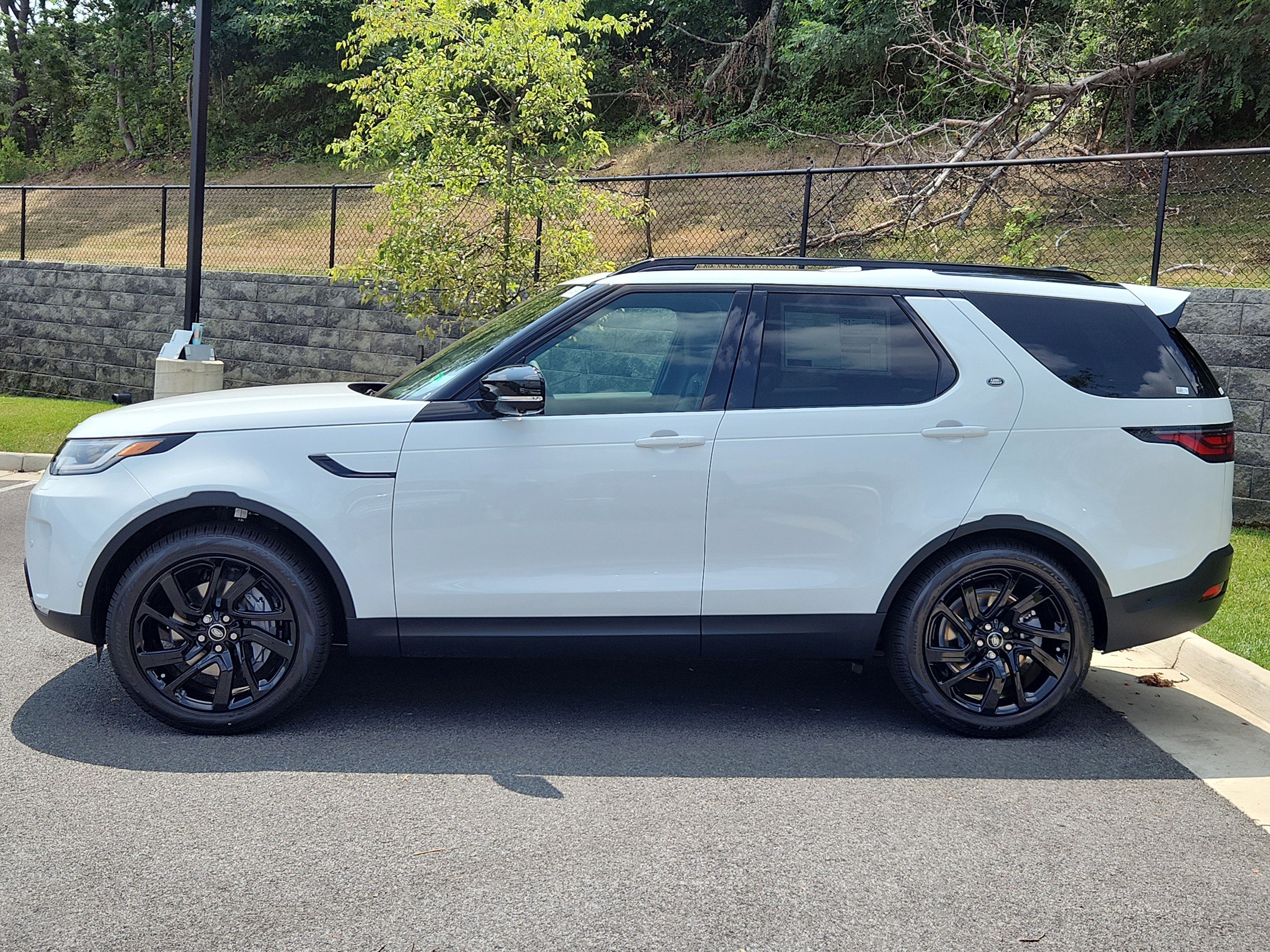 New 2025 Land Rover Discovery S image 6