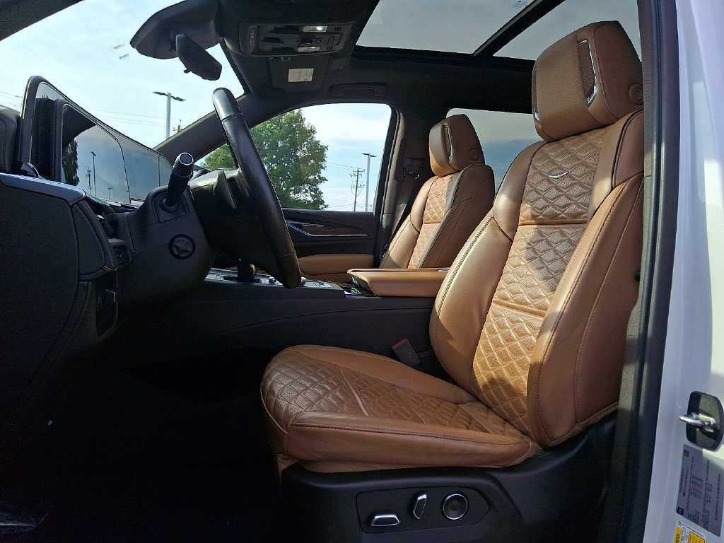 Certified 2021 Cadillac Escalade Premium Luxury w/ Performance Package AWD/4WD image 15