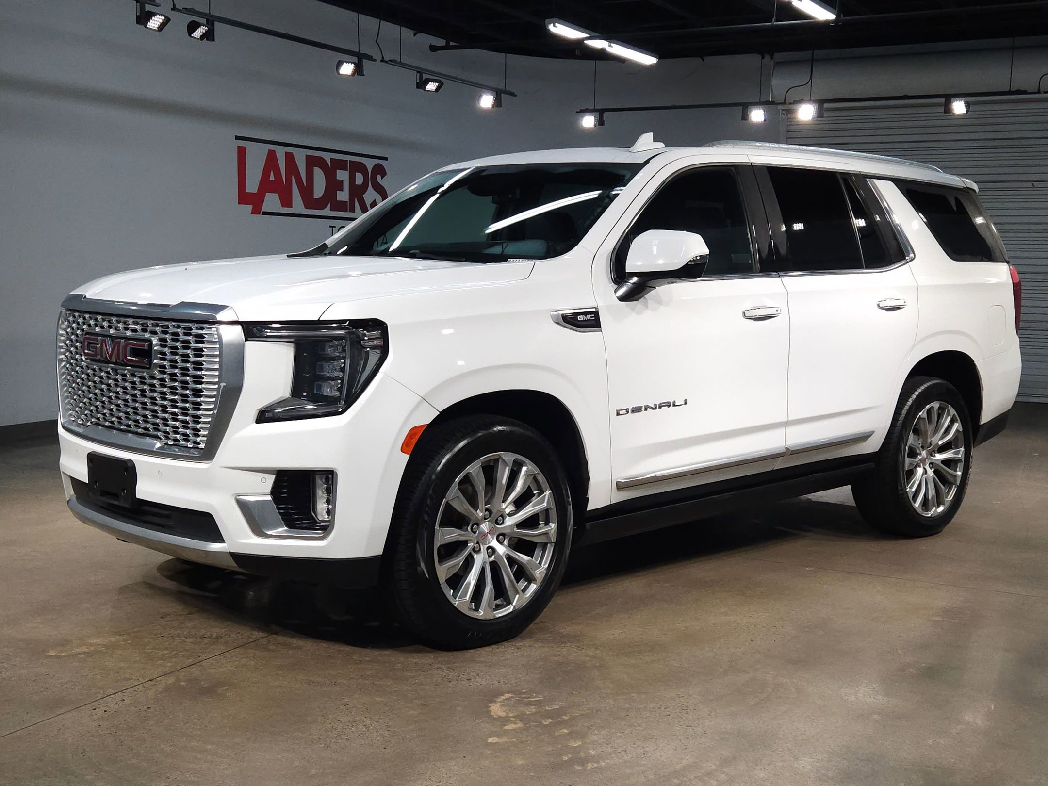 Used 2023 GMC Yukon Denali image 3