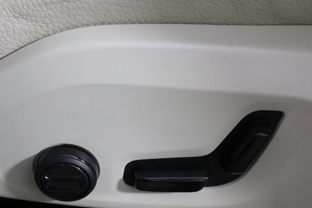 Used 2023 Volvo XC90 B5 Core w/ Protection Package Premier image 22