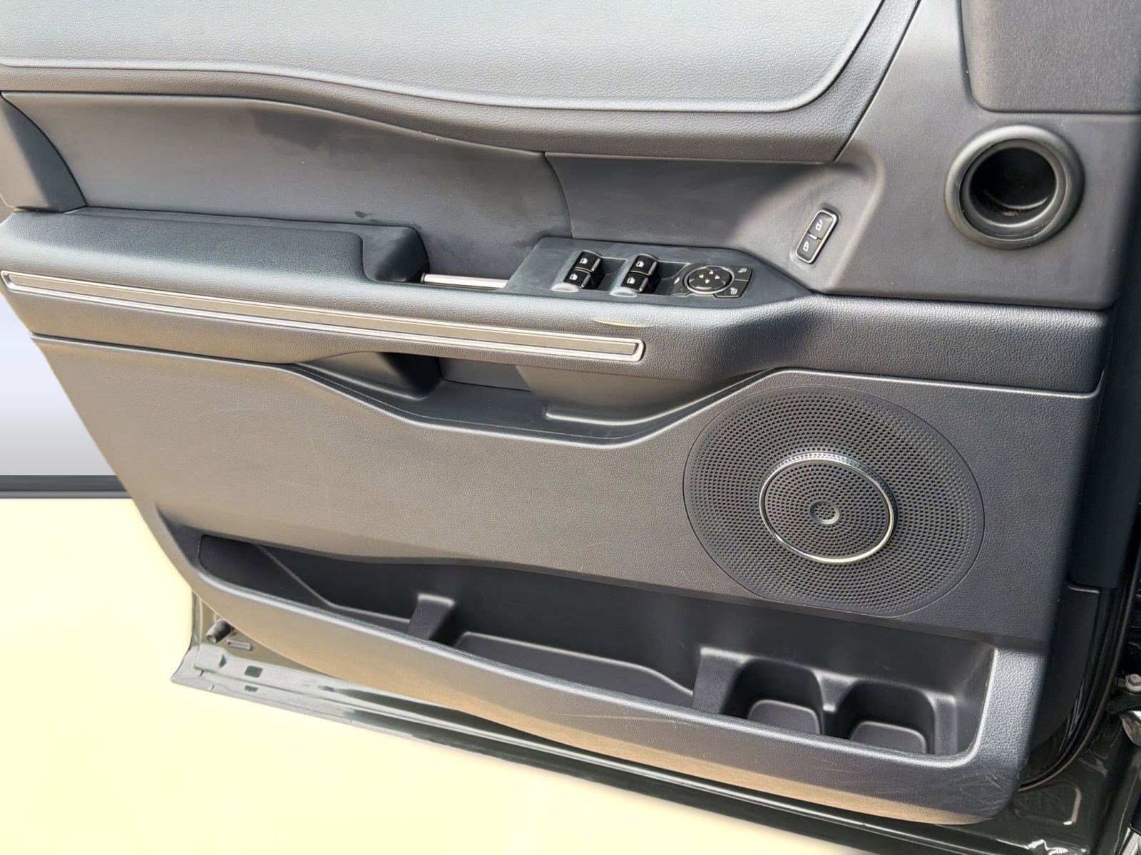 Used 2022 Ford Expedition XLT image 12