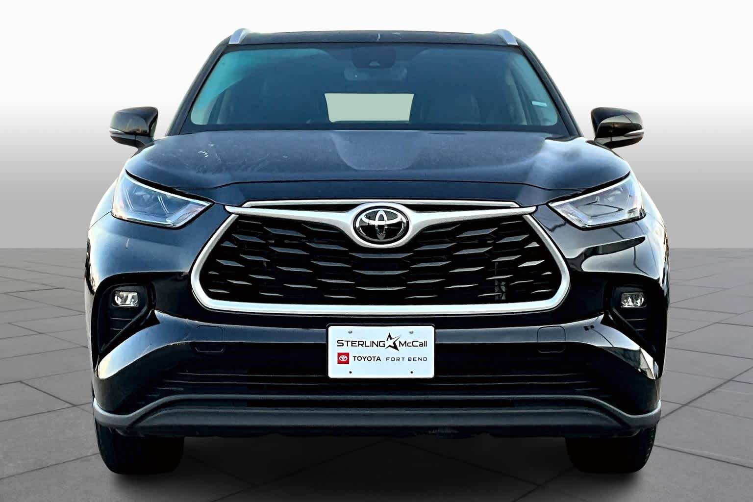 Used 2023 Toyota Highlander XLE FWD image 4