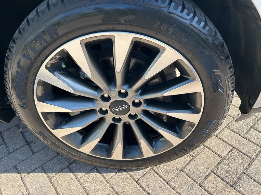 Used 2018 Lincoln Navigator Select image 10