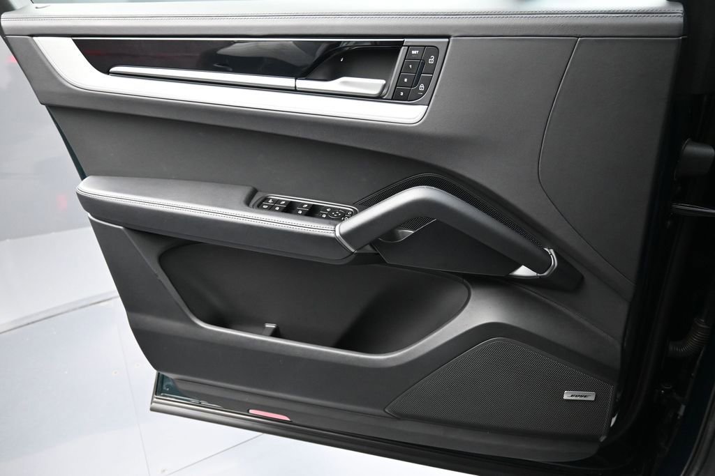 Certified 2025 Porsche Cayenne S AWD/4WD image 25