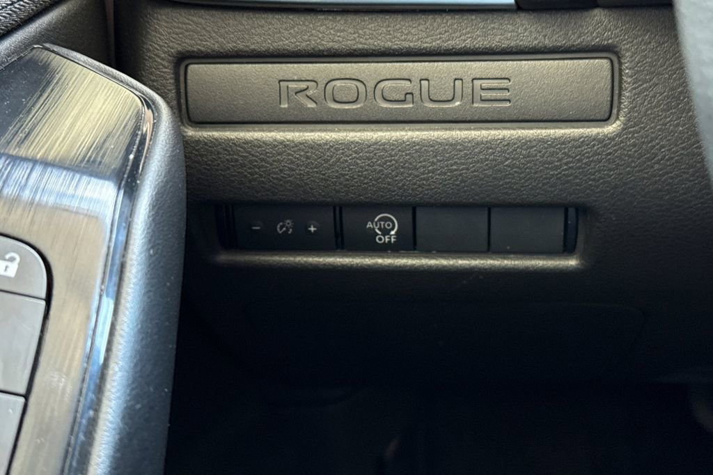 Used 2023 Nissan Rogue S image 36