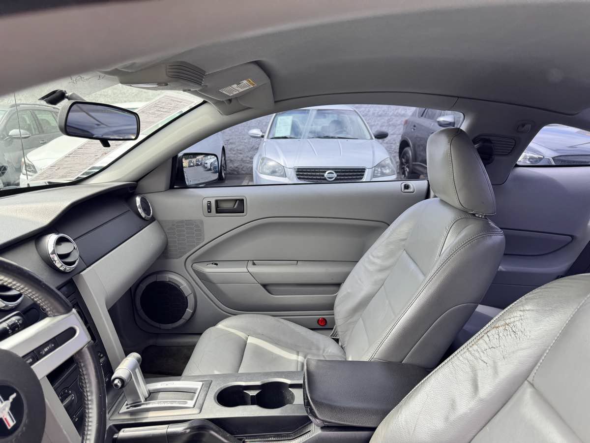 Used 2006 Ford Mustang Coupe RWD image 30
