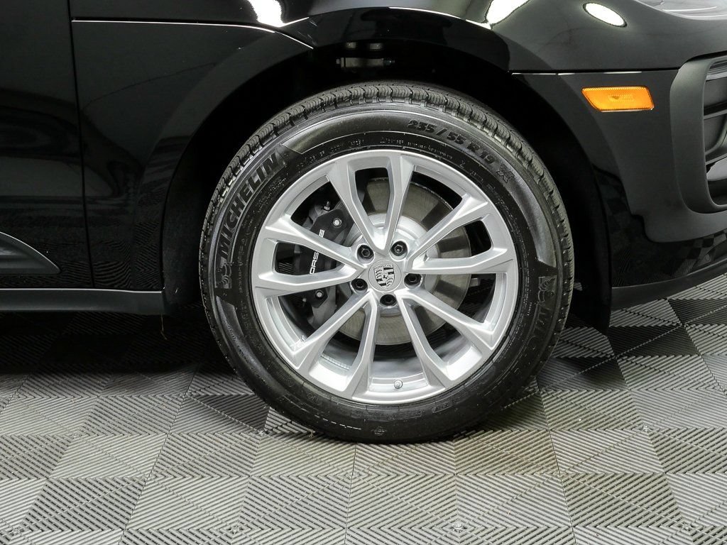 Certified 2026 Porsche Macan AWD/4WD image 39