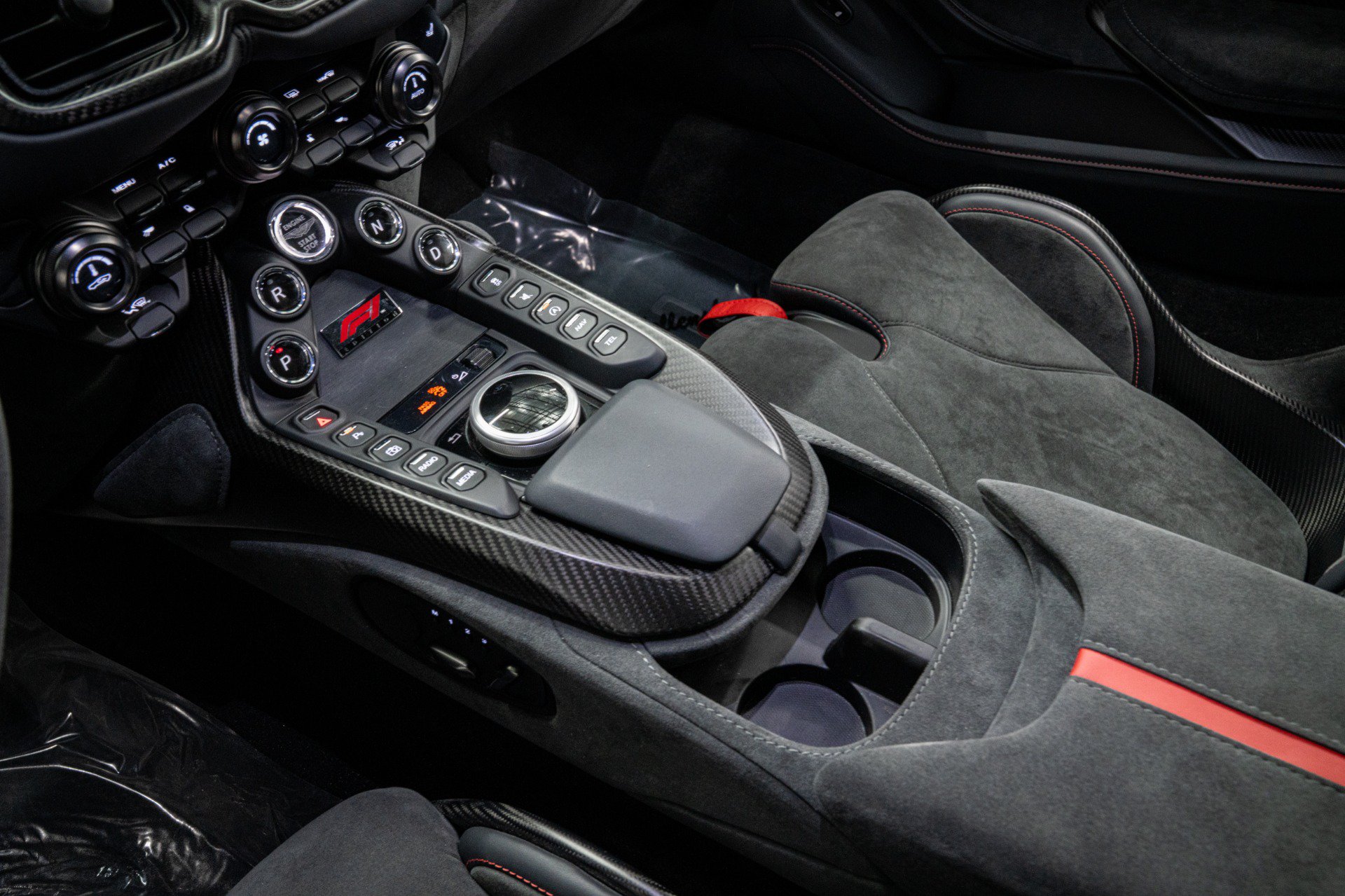 Used 2023 Aston Martin V8 Vantage Coupe RWD image 15