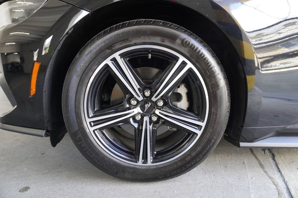 Used 2025 Ford Mustang Convertible image 28