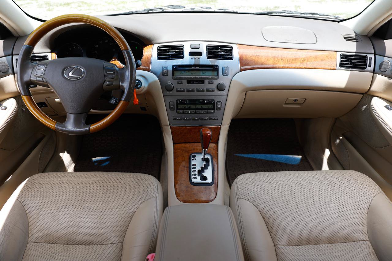 Used 2005 Lexus ES 330 FWD image 2