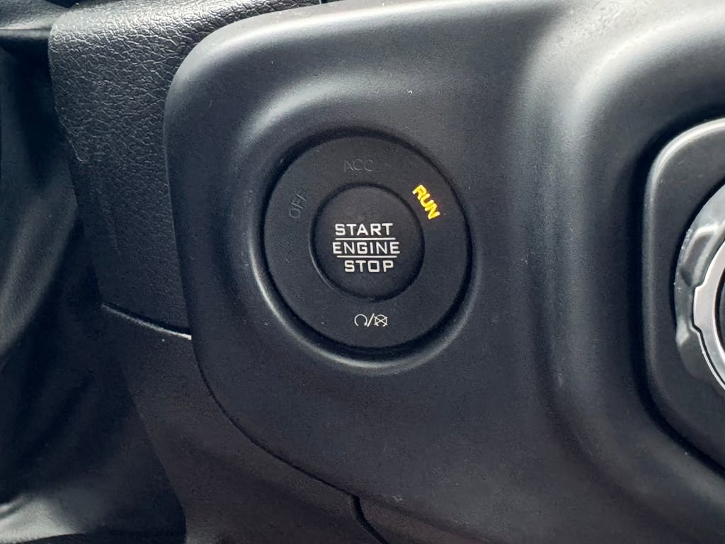 Used 2022 Jeep Wrangler Unlimited Rubicon w/ Cold Weather Group AWD/4WD image 26