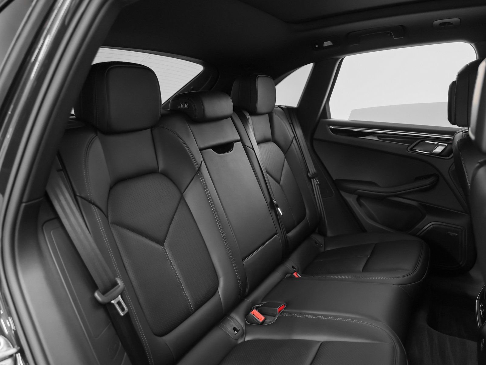 Certified 2025 Porsche Macan image 21