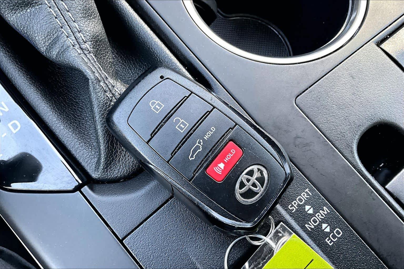 Used 2024 Toyota Highlander XLE FWD image 15
