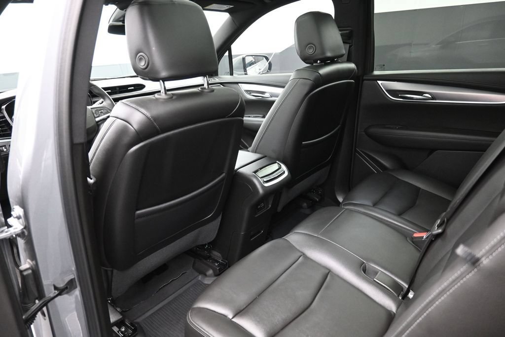 Used 2025 Cadillac XT6 Luxury FWD image 25