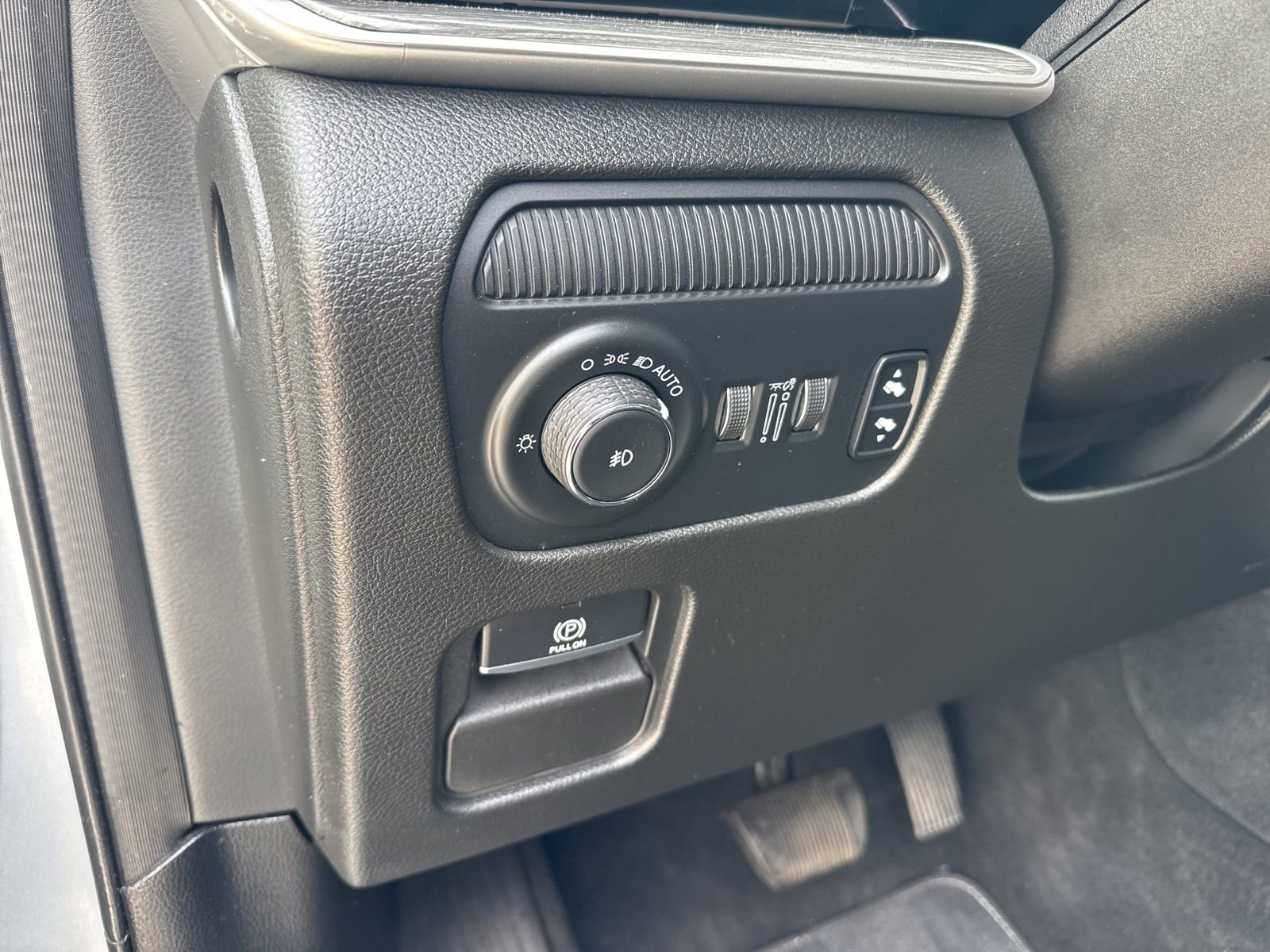 Used 2022 Jeep Wagoneer Series II w/ Premium Group I AWD/4WD image 23