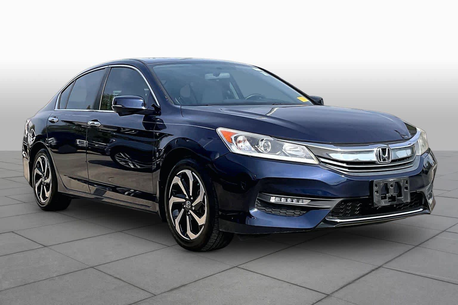 Used 2017 Honda Accord EX image 3
