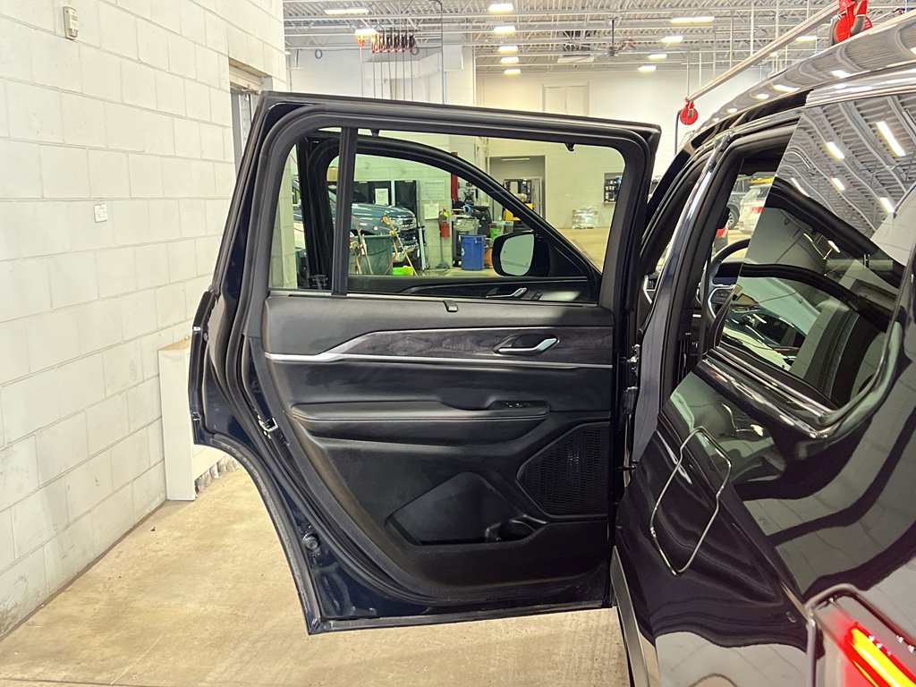 Used 2024 Jeep Grand Cherokee L Limited w/ Luxury Tech Group II image 34