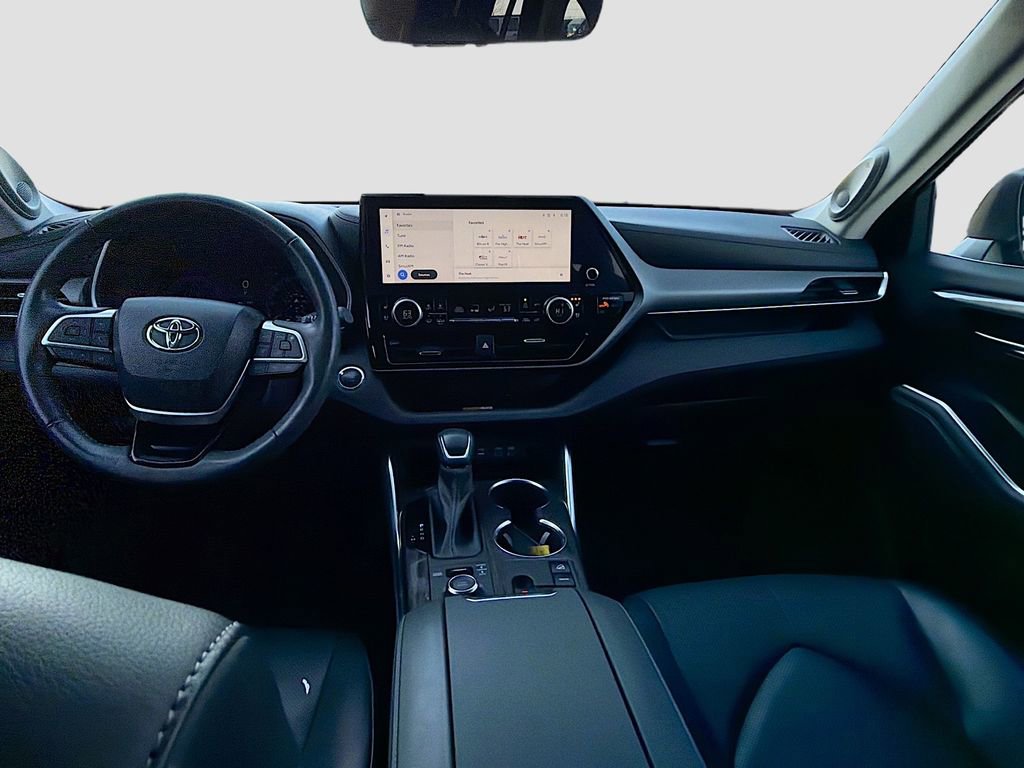 Used 2023 Toyota Highlander Limited image 18
